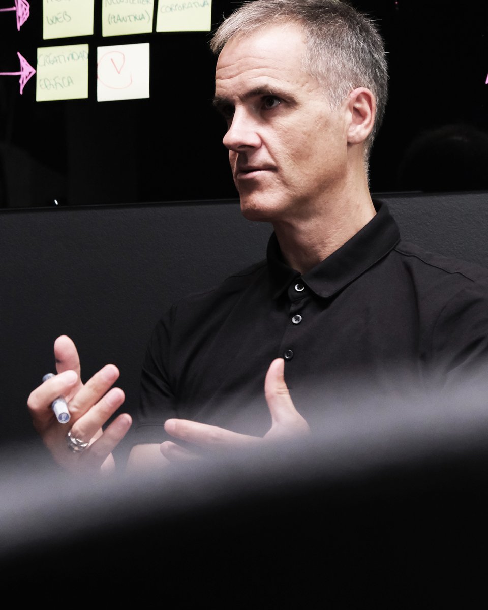 El DISEÑO CONCEPTUAL nos permite rescatar los atributos emocionales y racionales de la #marca, buscar su singularidad, aquello sobre lo que construir una narrativa que la aleje del pensamiento obvio y de las ideas comunes de su competencia.

#DsignOfTheTimes #DiseñoConceptual 🖤