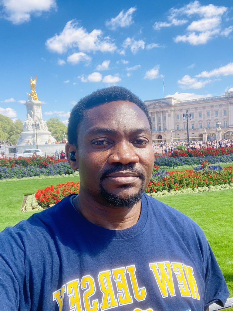 MrGbalor's tweet photo. #London summer vibes #1989TaylorsVersion https://t.co/vpn0NVLGOO