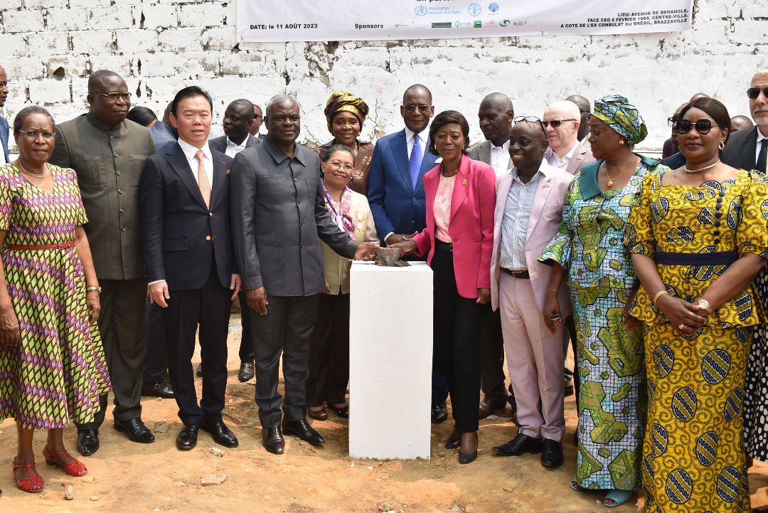 Ravi d'avoir participé, aux côtés du 1er Ministre <a href="/MakossoAnatole/">Anatole Collinet Makosso</a> à  la pose 1ère pierre de construction Radio Télévision Bassin du Congo. Présence plusieurs membres <a href="/CgGouv/">Gouv.cg</a> <a href="/ASoudanNonault/">Arlette Soudan-Nonault</a> <a href="/ThMoungalla/">Thierry Moungalla</a>