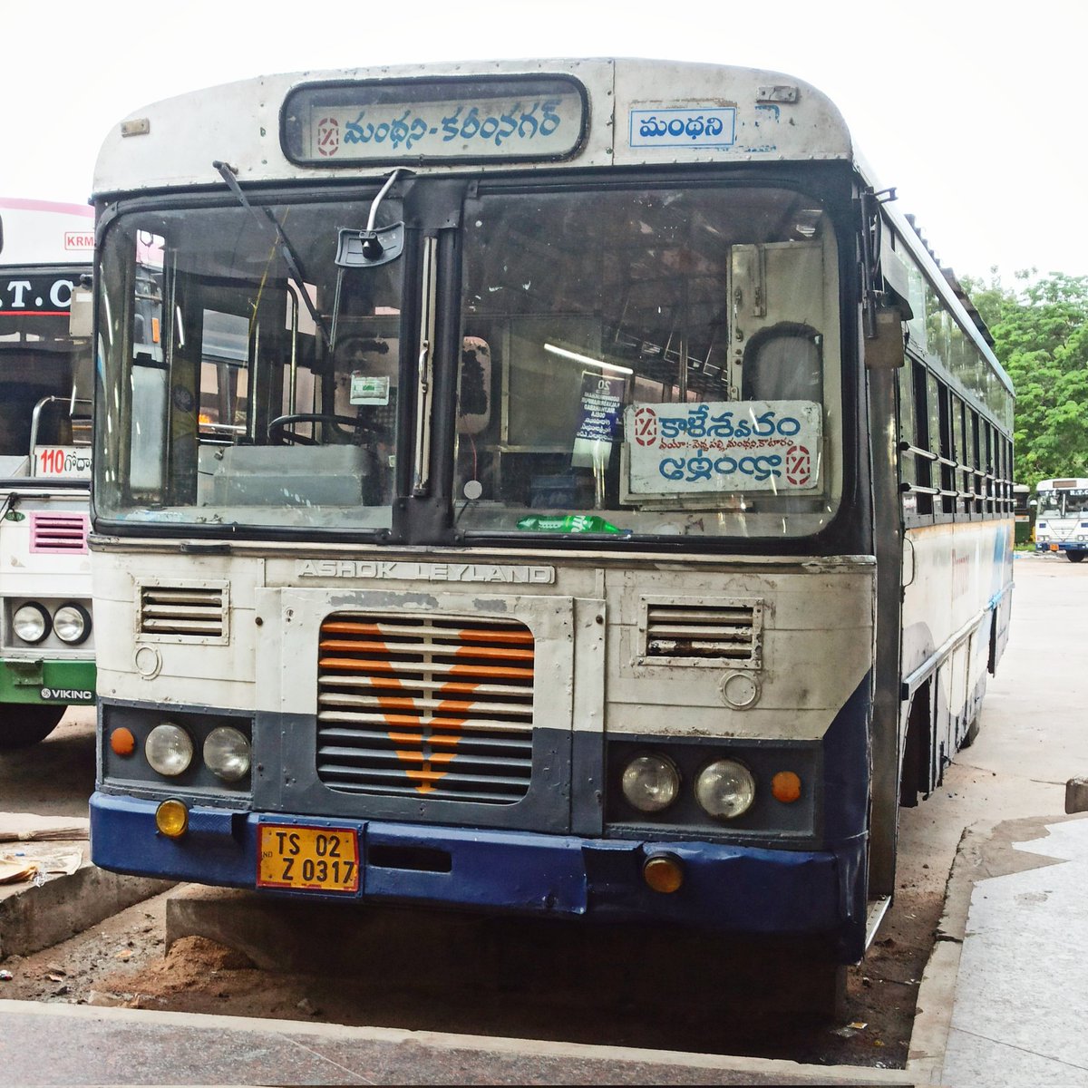 RTC_BUS_FAN's tweet photo. Karimnagar<>Kaleshwaram Express
Manthani depot

Via: Sulthanabad, Peddapally, Kamanpur, Begumpet X road, Manthani, Kataram, Mahadevpur

#tsrtc #tsrtcbuses #tsrtcexpress #karimnagar #manthani #kaleshwaram https://t.co/DpGMMPIYG8