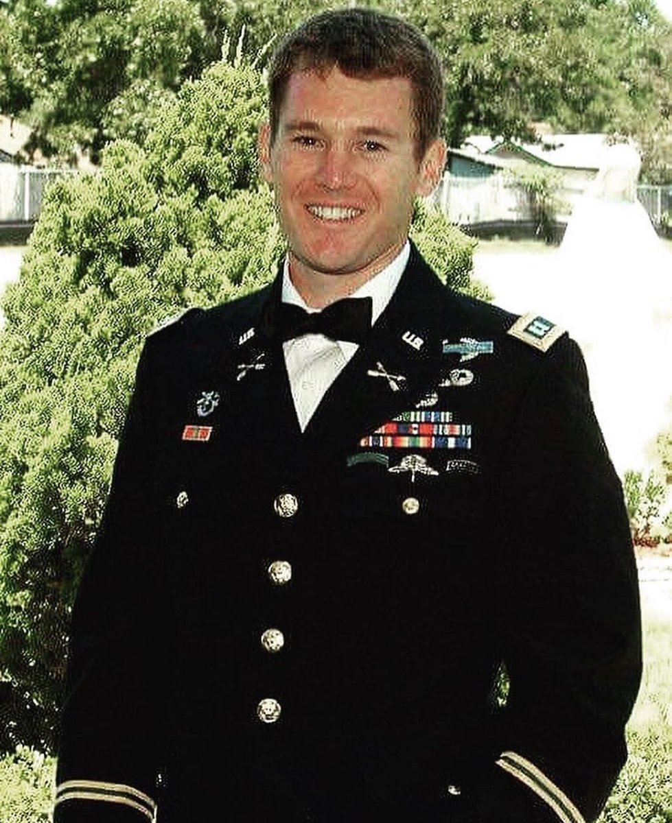 op_hawkeye's tweet photo. 8.11.2005 ~ Captain Jeremy Chandler 🇺🇸

#OpHawkeyeRemembers #JeremyChandler #3rdSFG #ODA344 #BronzeStar #DeOppressoLiber

📜 https://t.co/wd566V7jeo
📜 https://t.co/Ej5VfrhxFX
📰 https://t.co/sML2hr5Wag
📰 https://t.co/qH9ReOqPb3
📰 https://t.co/VyK7oMzQxu

(1/2) https://t.co/3eoMQeWN5F