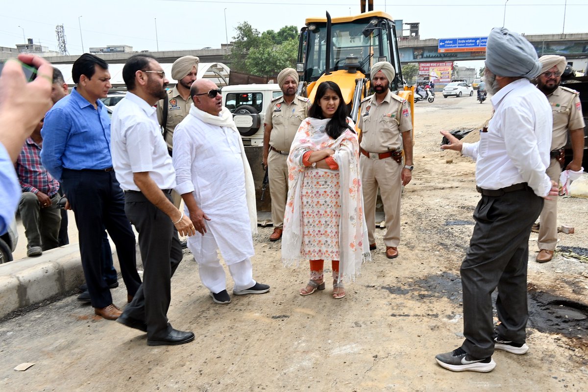 IAS_Shena's tweet photo. Inspected Pakhowal road ROB/RUB site.
.
.
.
#inspection #pakhowalroad #rob #rub #mcl #clean #siteinspection #cleanludhiana #greenludhiana #sanyamaggarwal #shenaaggarwal #drshenaaggarwal #iasshenaaggarwal https://t.co/70uLlYKhPy