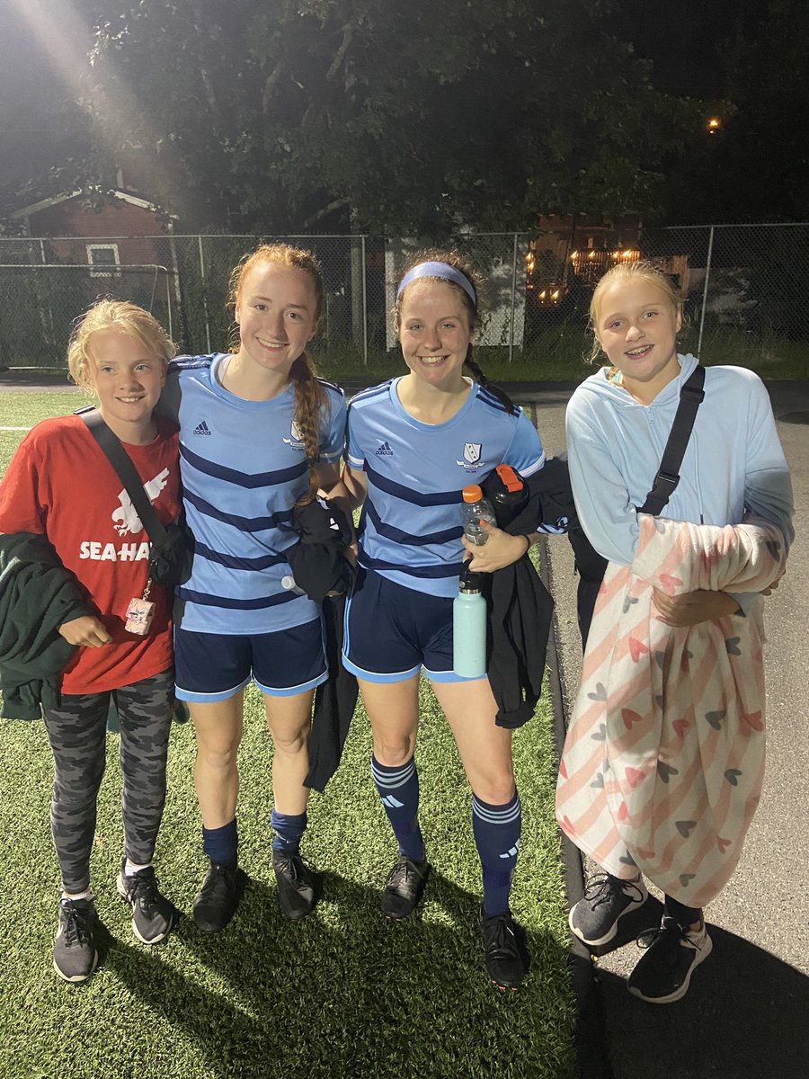 So proud of <a href="/gracenolan66/">Grace Nolan</a> &amp; <a href="/zoerowe99/">Zoë Rowe</a> for taking the time to chat with their little fans after their semifinal W last night🩵🩵

#PioneerFamily
