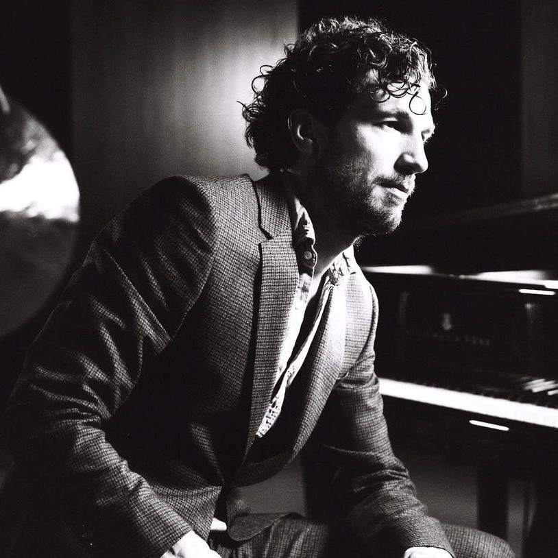 Le talentueux <a href="/IGITOFFICIAL/">IGIT</a> dévoile son nouvel album "Vos mots une chanson", projet dans lequel ses abonnés ont joué un grand rôle puisqu'ils ont participé à l'écriture des paroles ! 

🎧 kuronekomedia.lnk.to/VosMotsUneChan…
🤝 Rossinante