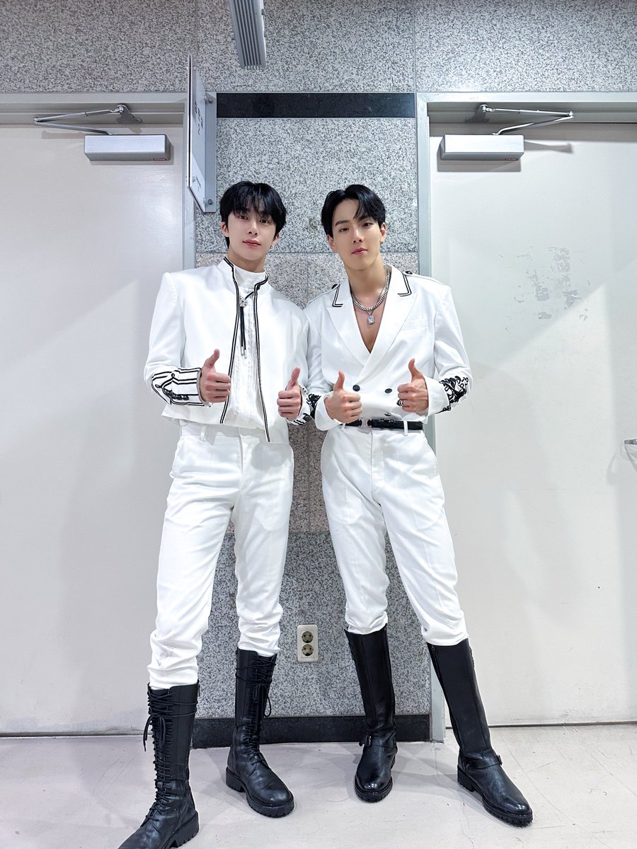 OfficialMONSTAX's tweet photo. 📸
230811 #몬스타엑스 #셔누 #형원
새만금 세계스카우트잼버리 K-POP SUPER LIVE 완료 🕶

Love Me A Little부터 😎
셔누X형원 버전의 Wildfire까지 🔥
유닛의 🎊축복🎊이 끝이 없어요
오늘도 몬베베의 힘을 받아 멋지게 완료!

#SHOWNU #HYUNGWON
#MONSTA_X #MONSTAX 
#THEUNSEEN #LoveMeALittle https://t.co/jPUqvv3izl