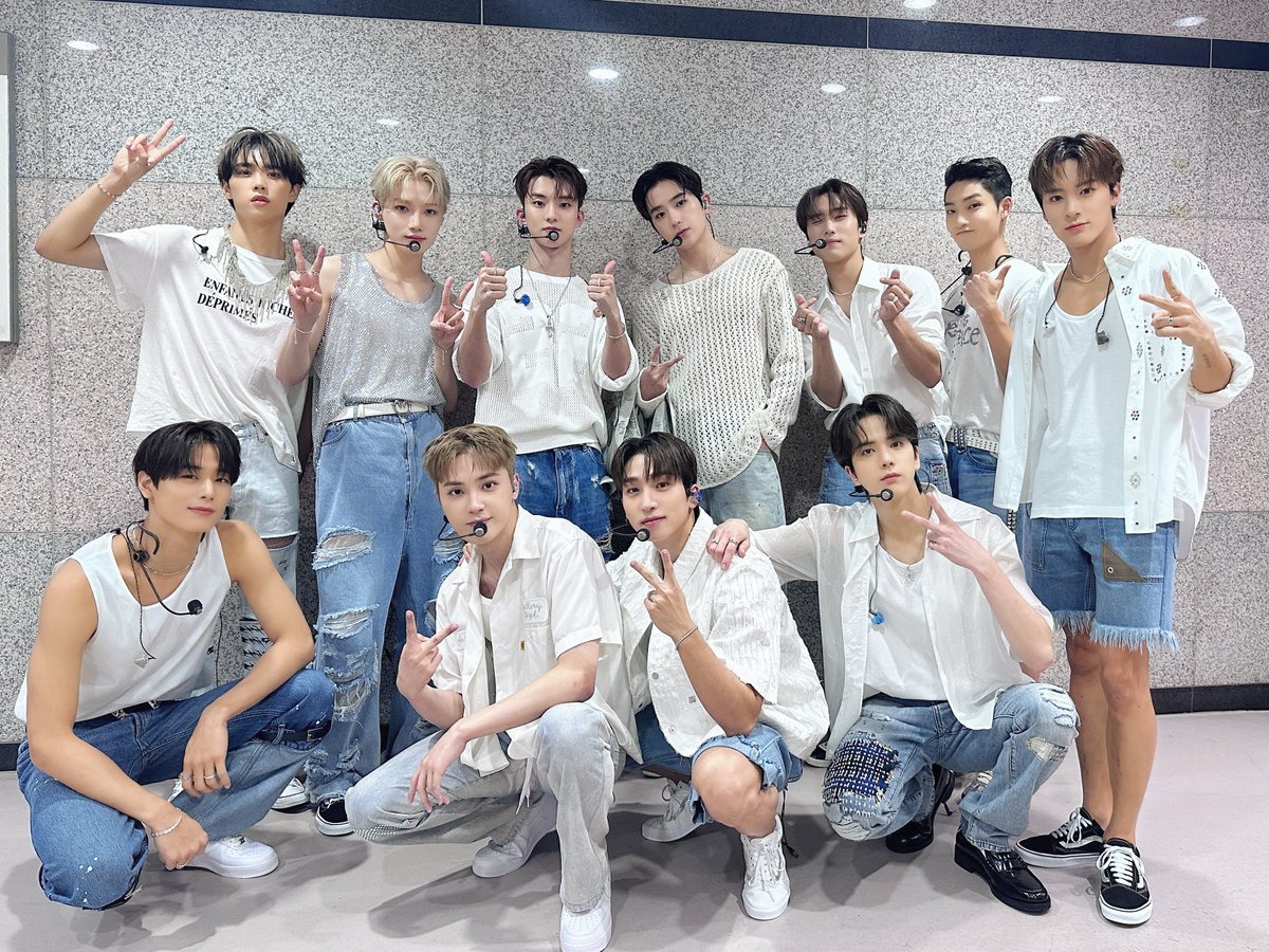 IST_THEBOYZ's tweet image. [📸] 더보이즈 2023 세계스카우트 잼버리 케이팝 슈퍼 라이브 무대 완료✨ 전 세계 스카우트 대원들과 함께했던 LIP GLOSS와 THRILL RIDE😎 많은 분들에게 더보이즈의 무대를 보여드릴 수 있는 좋은 시간이었습니다🌟 생중계로 함께해준 더비도 고마워요😘

#THEBOYZ #더보이즈 #PHANTASY #LIPGLOSS