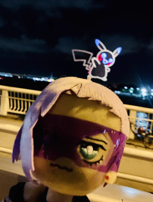 仕事終わって横浜港のpkmn ドローンショーに間に合った楽しかったね、メロちゃん!(動画も載せたかったけど大はしゃぎな私のデスボイス入りなので割愛) 今日は別ジャンルのお友達とごはん我が家のあおえくんと石きり丸さんも連れてくれば良かったかな