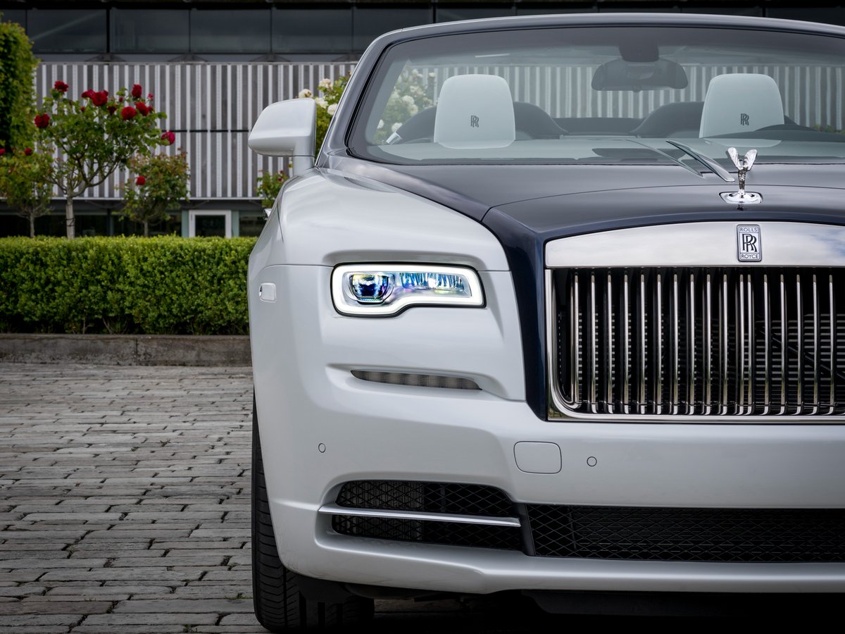 rollsroycecars's tweet photo. 2018 saw the birth of Aero Cowling, transforming Dawn into a two-seater roadster-style motor car, with an extended tonneau cover sitting atop the two rear seats.

Made of carbon fibre and aluminium, the Aero Cowling was incredibly light yet strong.

#Dawn #20Carsfor20Years https://t.co/qER7uPPhpZ