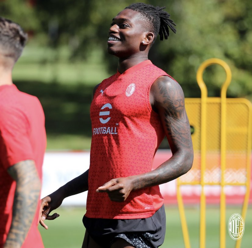 theMilanZone_'s tweet photo. Fenomeno 💥 https://t.co/HW6khKPA4J