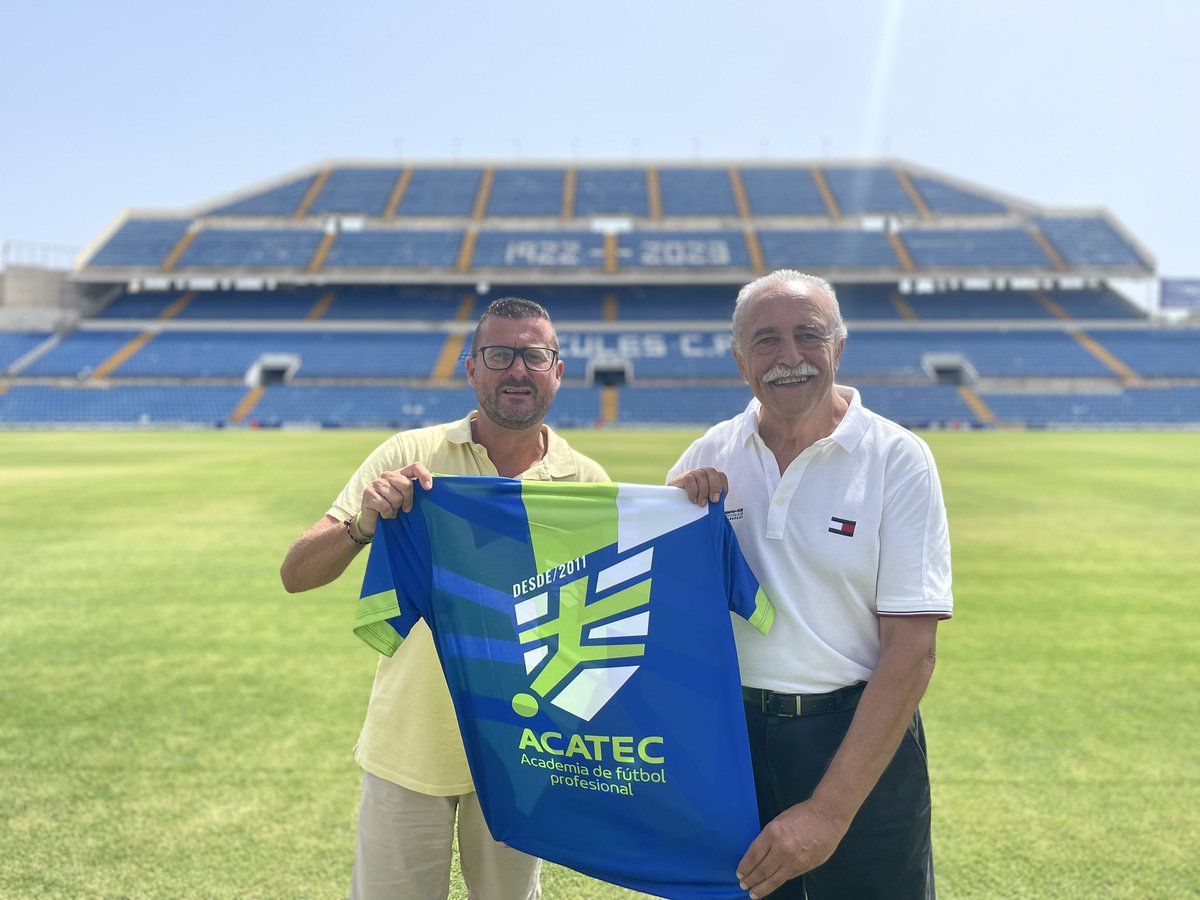 Cantera_HCF's tweet photo. 🤝 Colaboración | 𝗔𝗰𝗮𝘁𝗲𝗰

El Hércules CF y Acatec España han formalizado un convenio de colaboración destinado a impulsar el desarrollo de su prestigiosa Academia Internacional.

💙 #MachoHércules 🤍 https://t.co/CLrRlOcrne