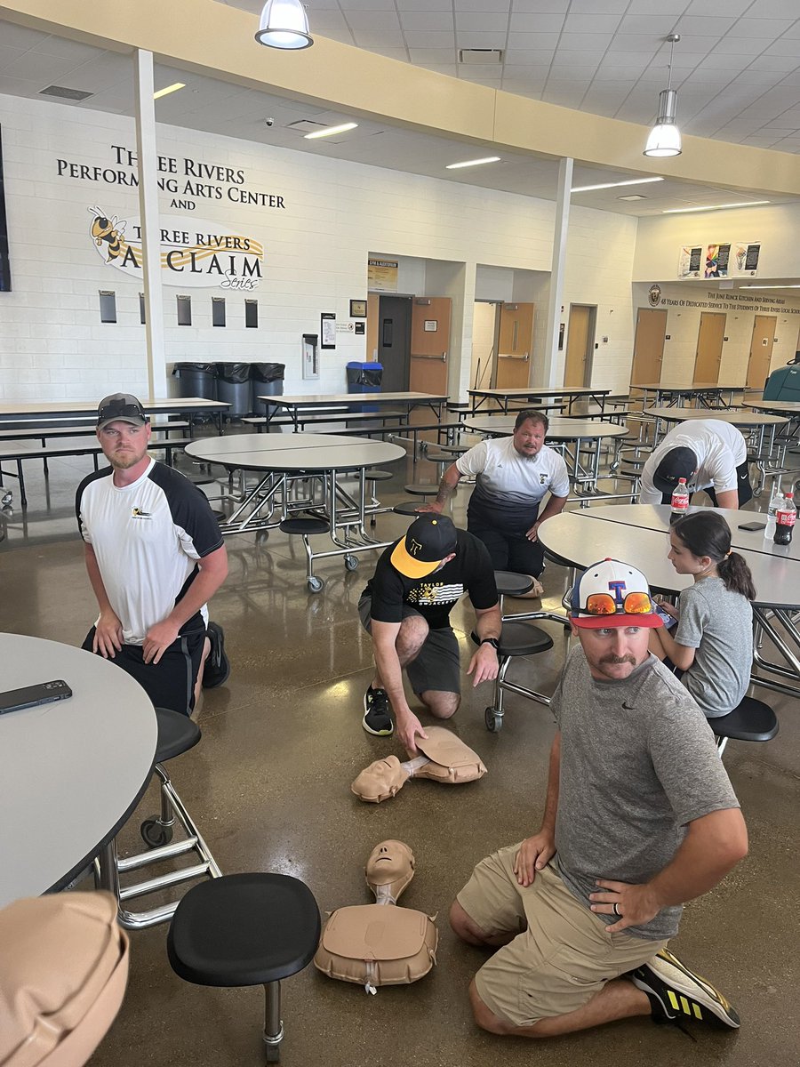 TRYFA_23's tweet photo. Take 10 Training! Thanks @BetsyBonifas and @THSATC for helping our Youth Coaches! https://t.co/VnBPIpTz0w
