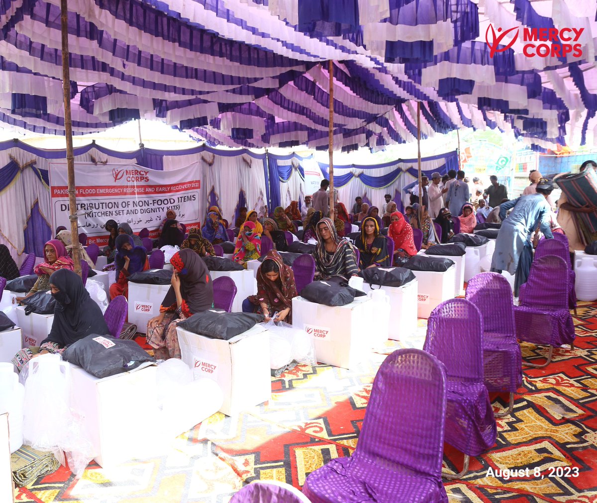 mercycorpspk's tweet photo. 1,460 families in Jacobabad and Qambar Shahdadkot Districts received non-food items as contribution to rebuild their lives with funding support from LDSC. Thanks to Mercy Corps Pakistan field teams.
@mercycorps https://t.co/5igkqI82ZR