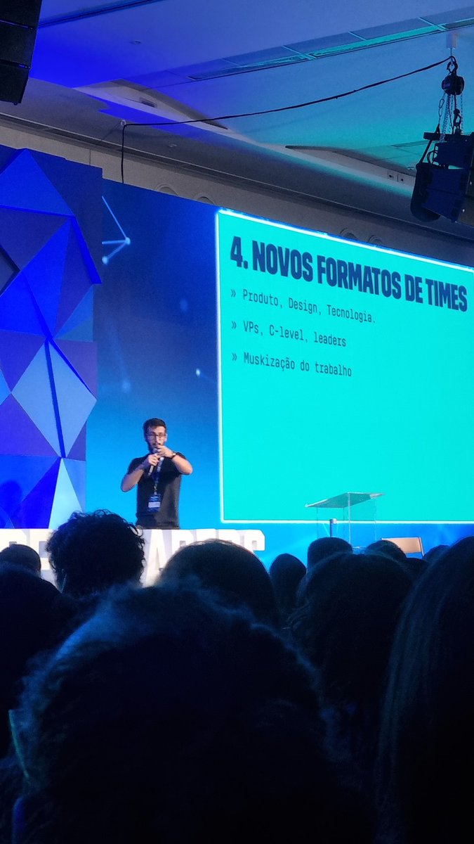 É de extrema importância a provocação do @paulo_caelum sobre pararmos de sair apenas copiando o que fazem de big techs sem refletir se aquilo faz sentido para nossas empresas. 

Não apenas em quesito de tecnologia, mas também de gestão.

@AluraOnline está incrível!