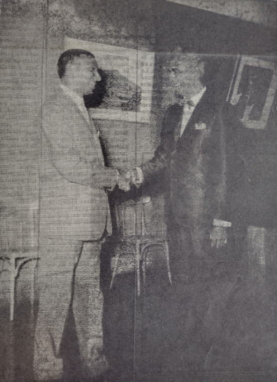 AhneeMarek's tweet photo. Indo-Reunionese leader -and self-styled "indépendantiste de droite"- René Kichenin with Guyana's Cheddi Jagan during the Independance festivities in Mauritius.

📰Le Trident, 17th-24th march 1968 edition. Saint-Denis, Réunion. https://t.co/S76o4eNcCs