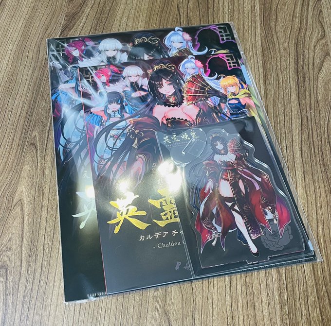 会場限定の新刊セットです!🤩✨
(2000円・90部限定)

こんな感じで、
①新刊
②クリアファイル
③アクスタ

が入っております。
虞美人を一気に宝具3にできます!

#C102 #FGO 