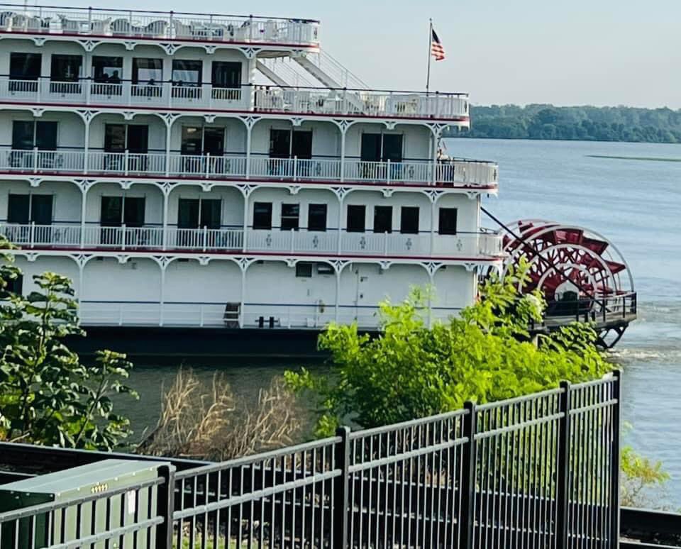 VisitDecaturAL's tweet image. Passengers aboard American Cruise Lines love stopping, shopping, exploring and learning about Decatur!

Photo by Jeanne Duke Payne
#visitdecatur #decaturwhereitsgreater #sweethomealabama #alabamatravel #rivercruise #americancruiselines