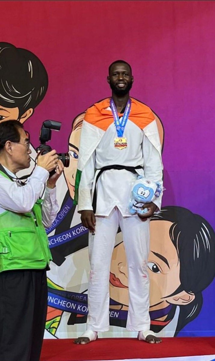 Sinzrganda's tweet photo. @RazakAlfaga vient de remporter la médaille d'Argent à l’Open international de Taekwondo G2 a Chuncheon en Corée du Sud.
Je dédie cette Médaille au Peuple Nigerien en cette période trouble. Que la Paix et la Sécurité règnent !
Pour que Vive le Niger !!!
#PeaceinNiger 🇳🇪 https://t.co/zibmlCSI1N