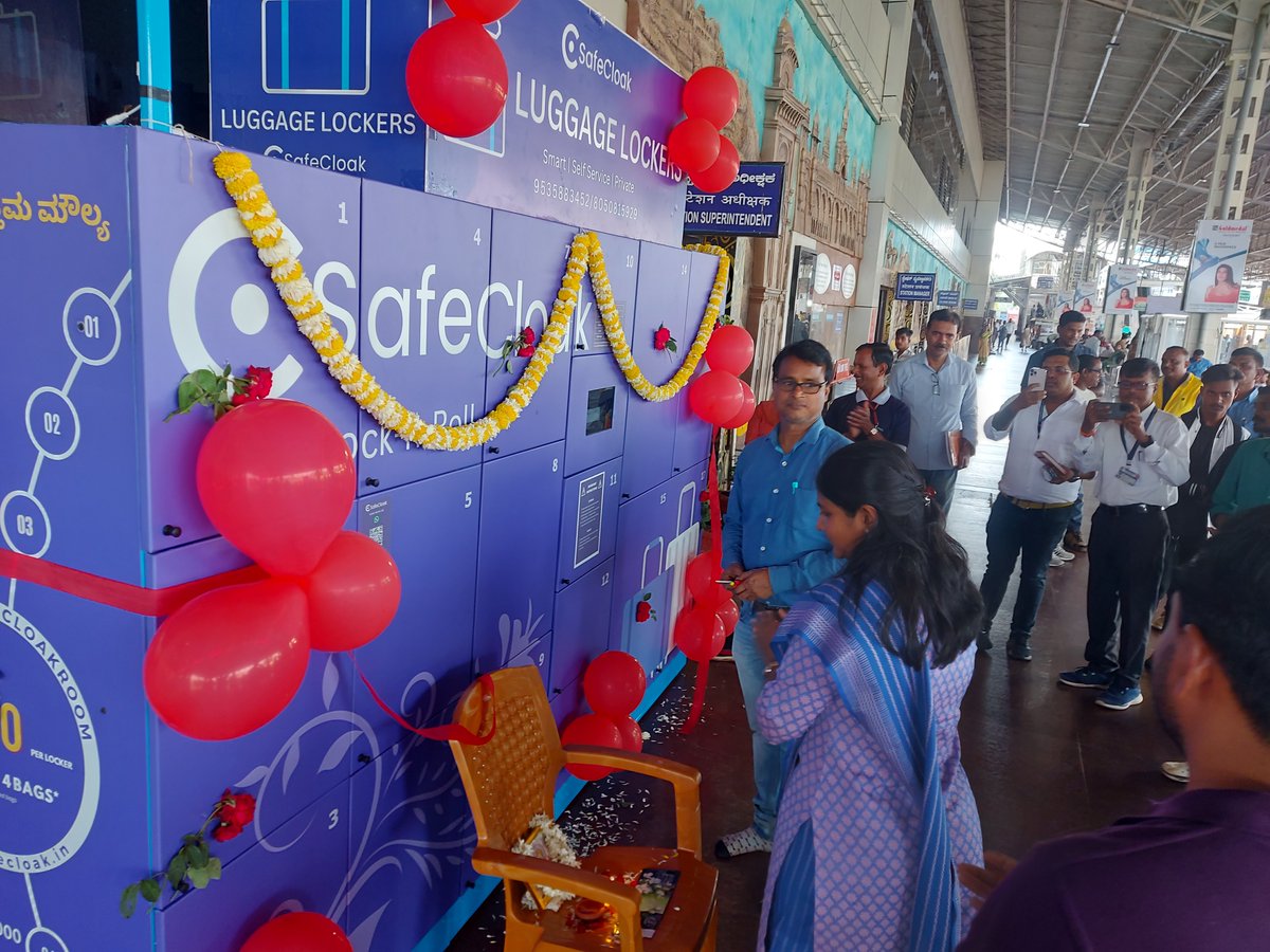 safecloak's tweet photo. SafeCloak Smart Digital Luggage Lockers are now available at Shree Siddharoodha Swamiji – Hubballi Junction Railway Station. 
Thanks to the Commercial Team at Hubballi Division and the team at the station for making this happen. 

@drmubl @SWRRLY @indianrailway__ @IndianRailMedia https://t.co/XmzH2wW4dE
