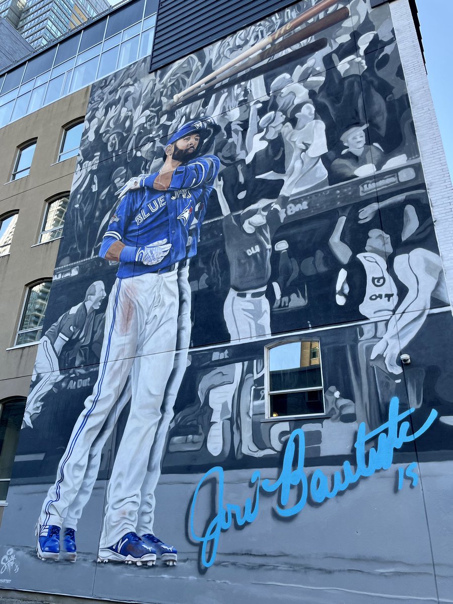 This José Bautista bat flip mural in downtown Toronto is unreal 🤩
