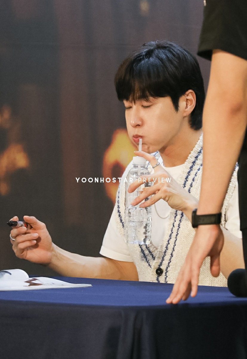 a_ba8626's tweet photo. ➖

볼빵빵윤호😂😂😂😂😂

230811
#유노윤호 #UKNOW
#VujaDe #뷰자데
#Reality_Show #리얼리티쇼
#타임스퀘어 #사인회 https://t.co/xEKmImhaaX