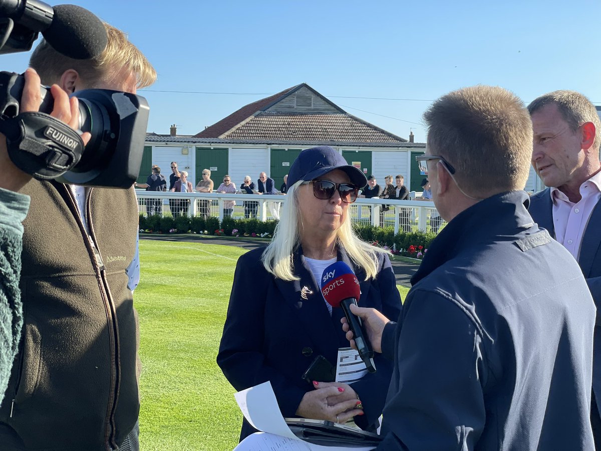 A great start with our racing club runners on Wednesday at Yarmouth, kicking off with PLEDGE OF PEACE and DAZZERLING 🏇 Our members enjoyed a fantastic afternoon at the races, meeting the horses and other members. Join in with the fun ➡️ info@racefieldracing.co.uk