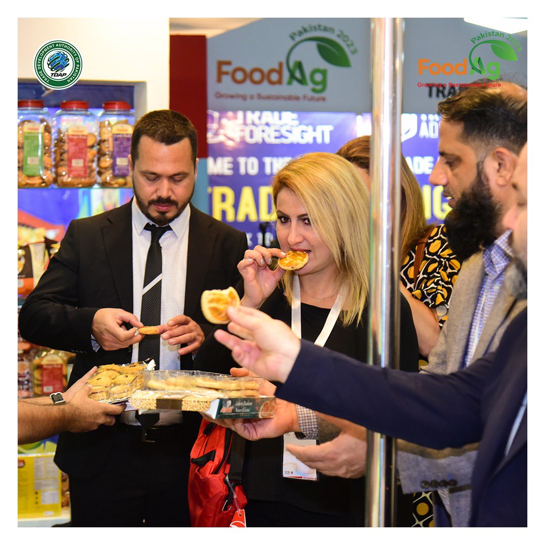 official_tdap's tweet photo. Here is a glimpse of foreign delegates tasting Pakistani produce and conversing with local company representatives. FoodAg 2023 saw local companies displaying their wide range of products and attracting delegates to their respective stalls to discuss partnerships and trade deals. 

@mincompk @GovtofPakistan 

#FoodAg2023 #TDAP #GrowingASustainableFuture