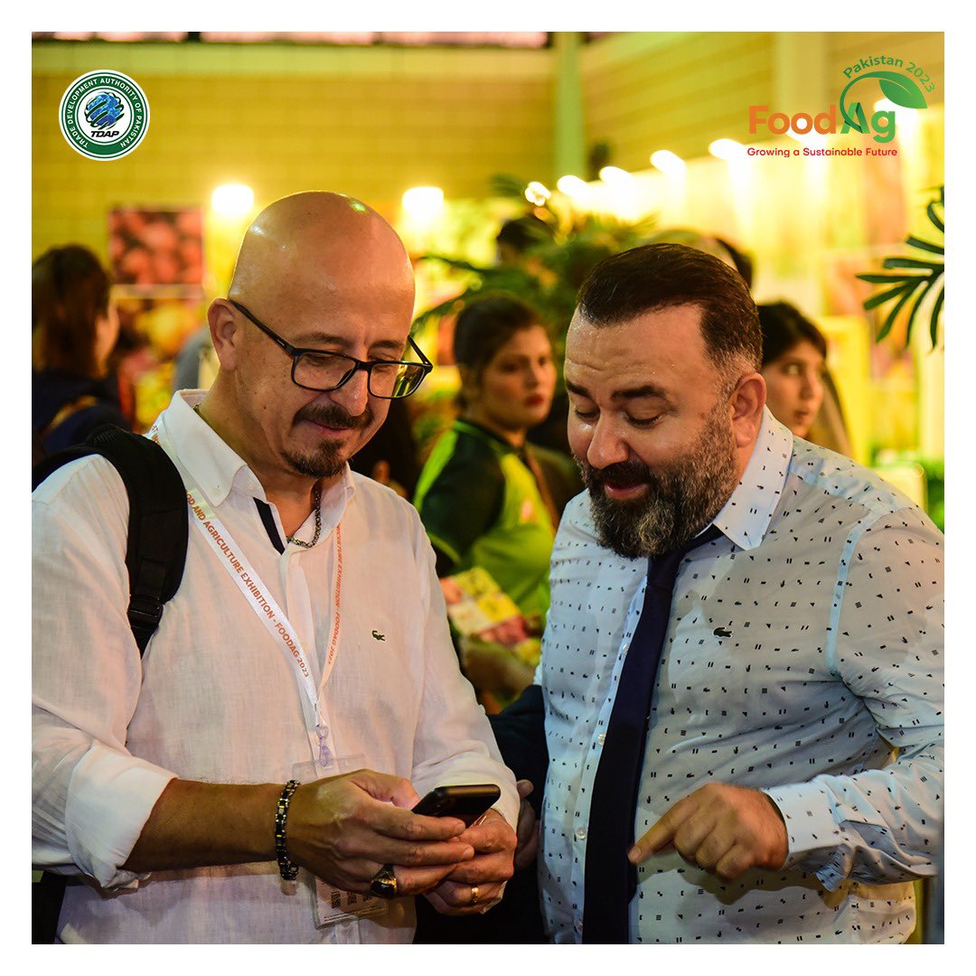 official_tdap's tweet photo. Here is a glimpse of foreign delegates tasting Pakistani produce and conversing with local company representatives. FoodAg 2023 saw local companies displaying their wide range of products and attracting delegates to their respective stalls to discuss partnerships and trade deals. 

@mincompk @GovtofPakistan 

#FoodAg2023 #TDAP #GrowingASustainableFuture