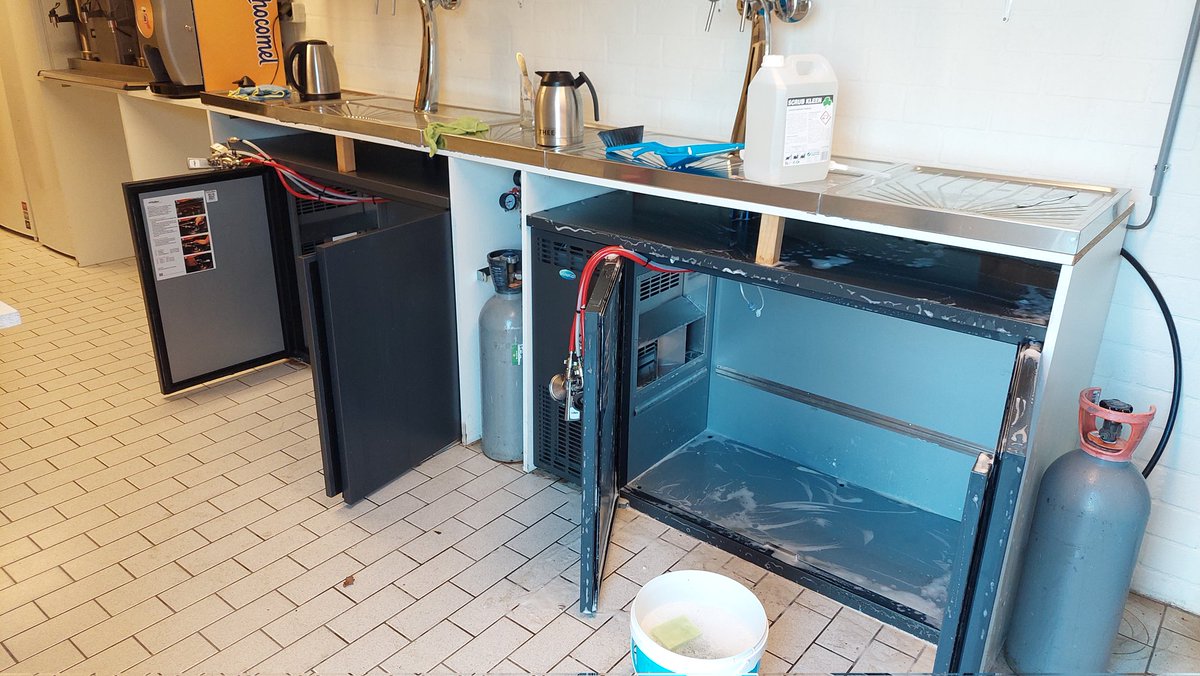 AgnesMulder6's tweet photo. Zo dan, alles weer fris en schoon voor de start van het nieuwe seizoen. #fcEmmen #klaarvoorbier #horeca #drinkenopzuid https://t.co/9Nye3QEX3o