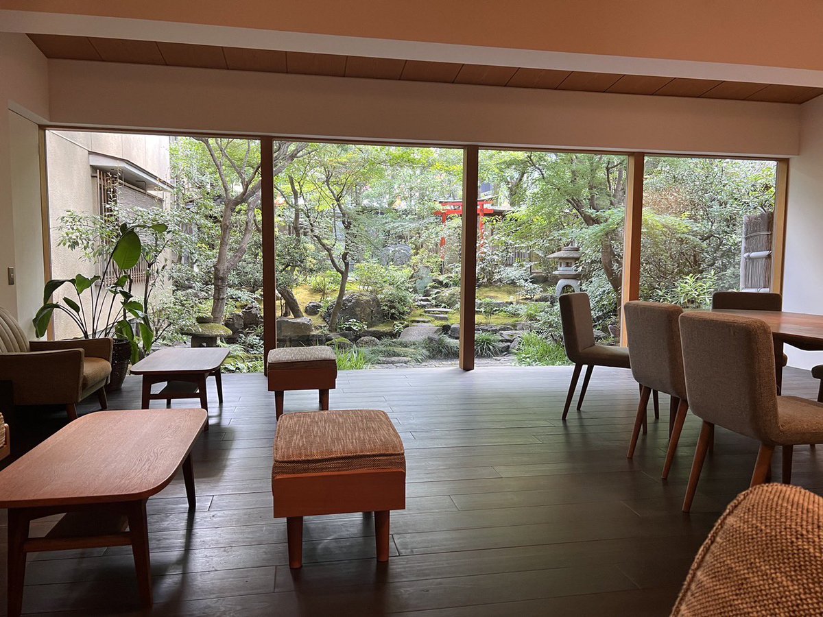 na23hoo's tweet photo. 祇園四条でめちゃくちゃ良い穴場カフェ発掘できた☺️❤️
庭園素敵過ぎるし祝日やのに人も少なくてケーキも美味しい、何より静かめな空間。
八坂神社から近いのにあんまり知られてないんかな？？ https://t.co/ZjBogcOIMy