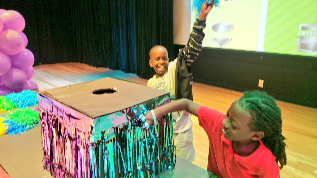 apsBAMOAcademy's tweet photo. #BAMOEagles family Principal @Robinviews hyping our students up for #HouseReveal which house will choose you? #Hekima💜 #Ami💛 #Entegrite💚 #Musoka💙 https://t.co/fP8teMmQwI