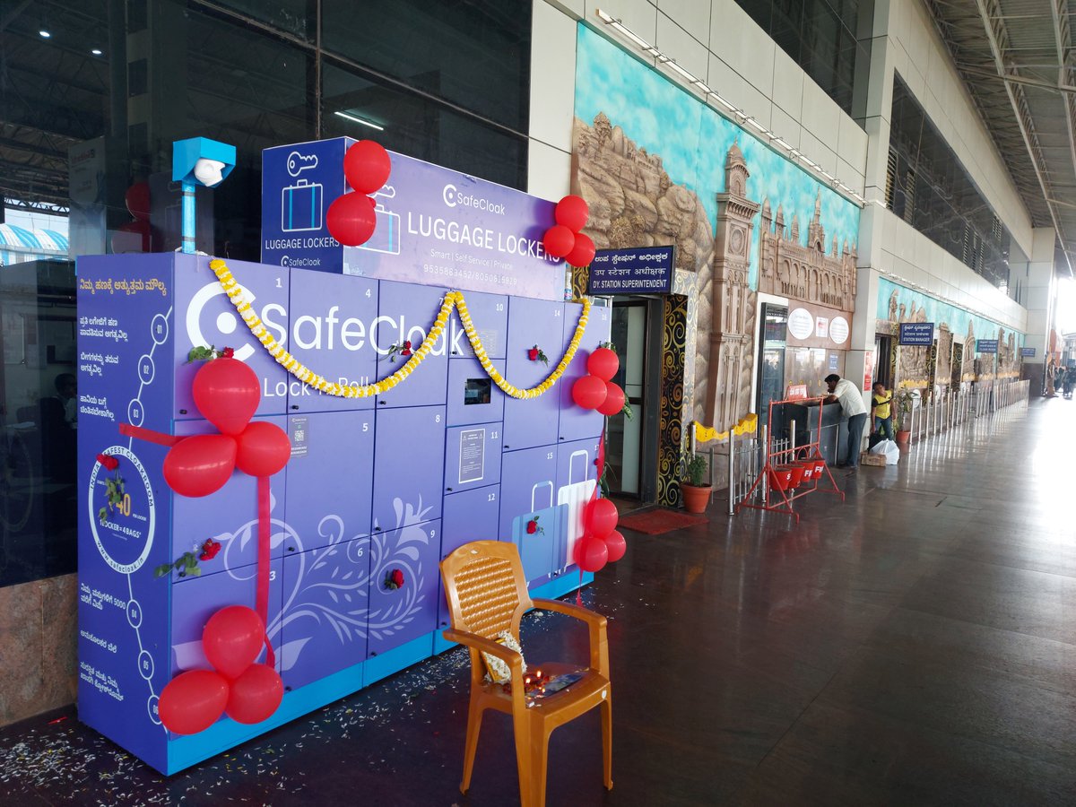 safecloak's tweet photo. SafeCloak Smart Digital Luggage Lockers are now available at Shree Siddharoodha Swamiji – Hubballi Junction Railway Station. 
Thanks to the Commercial Team at Hubballi Division and the team at the station for making this happen. 

@drmubl @SWRRLY @indianrailway__ @IndianRailMedia https://t.co/XmzH2wW4dE