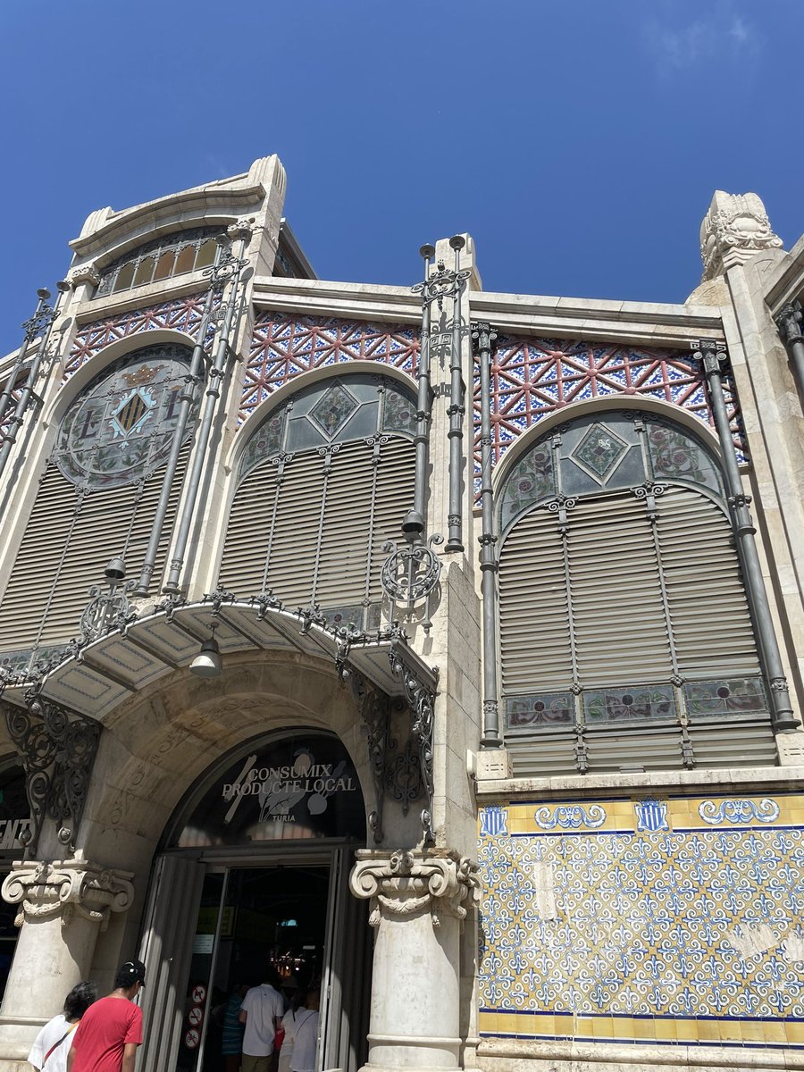 MissShields23's tweet photo. Port 2- Valencia 🇪🇸🍊 good food, good vibes, great tiles 🔷🔸🔹🔶 https://t.co/tsD68ndz1Y