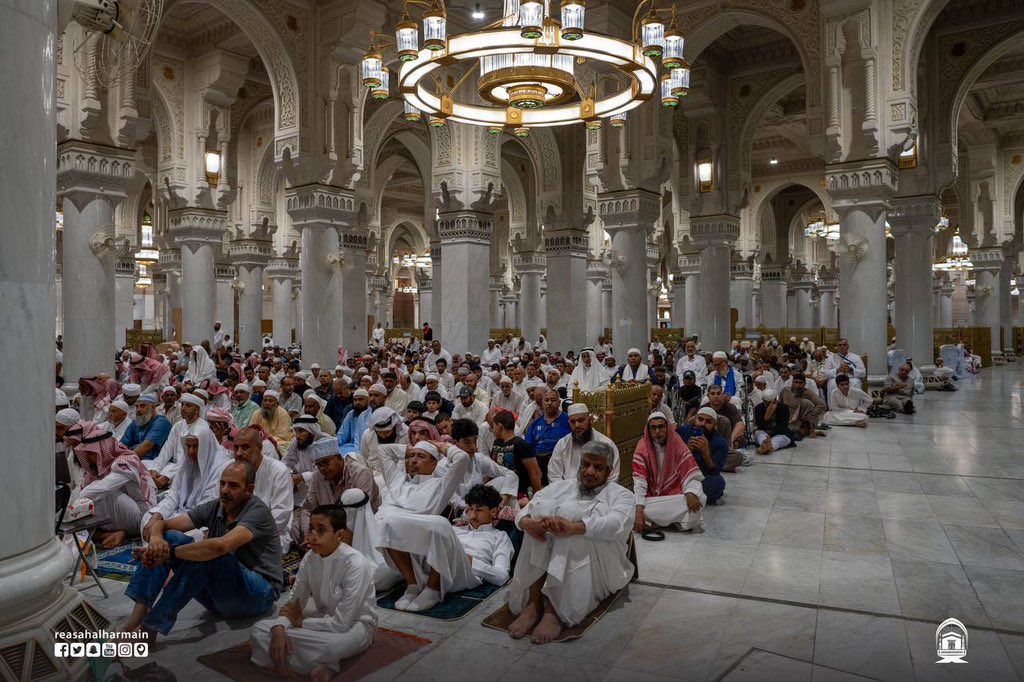 AlharamainSA's tweet photo. فضيلة الشيخ الدكتور #ماهر_المعيقلي في خطبة الجمعة بالمسجد الحرام: على الآباء والأمهات، أَنْ يَكُونَا قُدْوَةً حَسَنَةً للأبناء والبنات، وخاصة في مرحلة الطفولة، فهي الأساس الذي يُبنى عليه بقية حياتهم

https://t.co/MhQ2HRdZKh https://t.co/mm5DNiTFiK