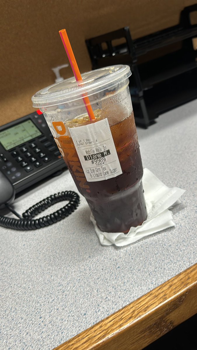 DMuting's tweet photo. @dunkindonuts that’s one sure fire way to ruin my morning. Thought it was just a black tea but no. Gave it to my coworker cause it’s just a black coffee with a coconut aftertaste 🤢🤢🤢 https://t.co/MacmuVMiuJ