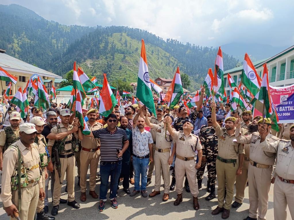 dpododa's tweet photo. District Police Doda organized Tiranga March under the compaign  "Meri Maati Mera Desh" in Bhaderwah Town.
@JmuKmrPolice @ZPHQJammu @vishesh_jk @Qayoomkps https://t.co/8F2KR1StSM