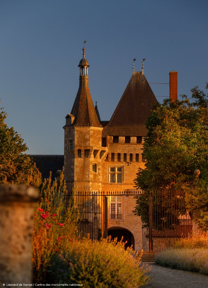 LesMonumentsNat's tweet photo. Des étoiles plein les yeux. 🤩
À tous nos amateurs d’étoiles et de planètes, petits ou grands, le château de #Talcy vous attend. 🌌🪐 Rendez-vous ce lundi pour une soirée étoilée : 
https://t.co/cacb3FeSeo https://t.co/vmU6y3JOF3