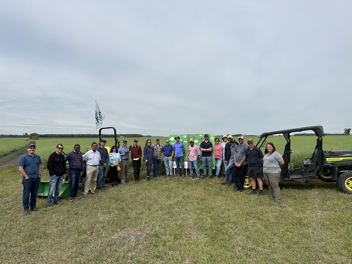 EMILICanada's tweet photo. Yesterday #InnovationFarmsMB Manager Danielle Bérard welcomed a team from @umanitoba to the farm.

It was an excellent opportunity to connect with researchers and share insights on digital agriculture.

#CdnAg #DigitalAgriculture https://t.co/e1ZswUxrJ9