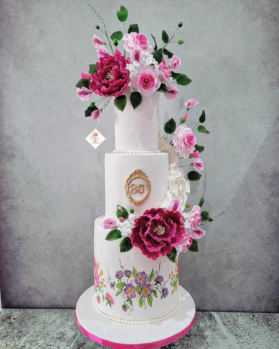 luxurycakes's tweet image. "The most beautiful things are not associated with money; they are memories and moments. If you don't celebrate those, they can pass you by".

#birthday #birthdaycake #sugarflowers