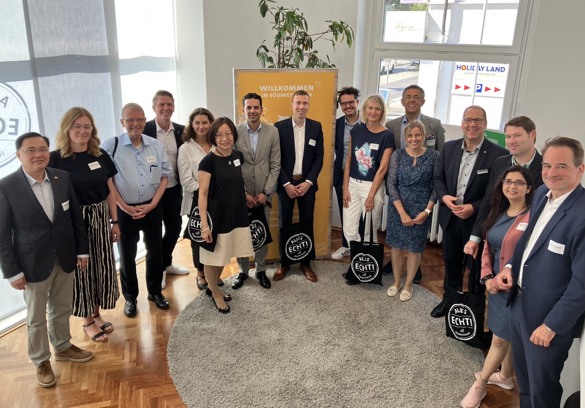 Besuch der Auslandsbüros von <a href="/NRWGlobal/">NRWGlobalBusiness</a> in #suedwestfalen. China, Japan, UK, USA, Indien, Türkei, Israel. Austausch zu Vorzügen und Stärken Südwestfalens, die Start-ups und Unternehmen in den Ländern wissen sollten und ansprechen. Danke für den Besuch und viel Erfolg!🙂