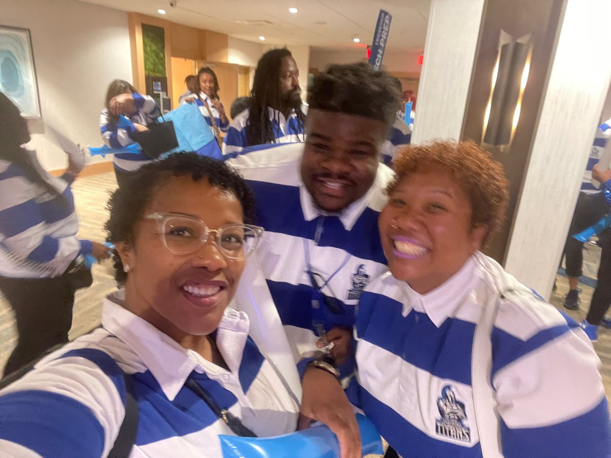 #FPCSTP ADMIN at Convocation!! #Journeyto30 <a href="/FriendshipPCS/">Friendship PCS</a>