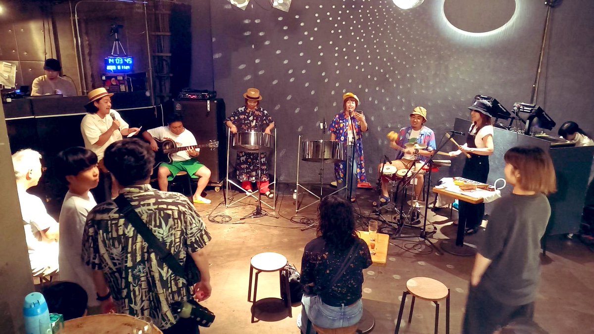 hari_rhythm's tweet photo. BASeMeNt summer Festa連休初日のお昼から楽しみました〜♪
ありがとうございました！！
#下北沢BASEMENTBAR   #ハリリズム
#オクイズみんみん亭　#マコトキングストン https://t.co/fj2sj2N1kV