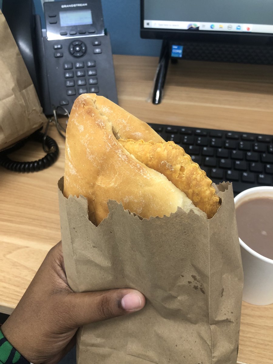 Sticking to my roots <a href="/TasteeJamaica/">Tastee Jamaica</a> Liguanea branch open back 🫶🏽
