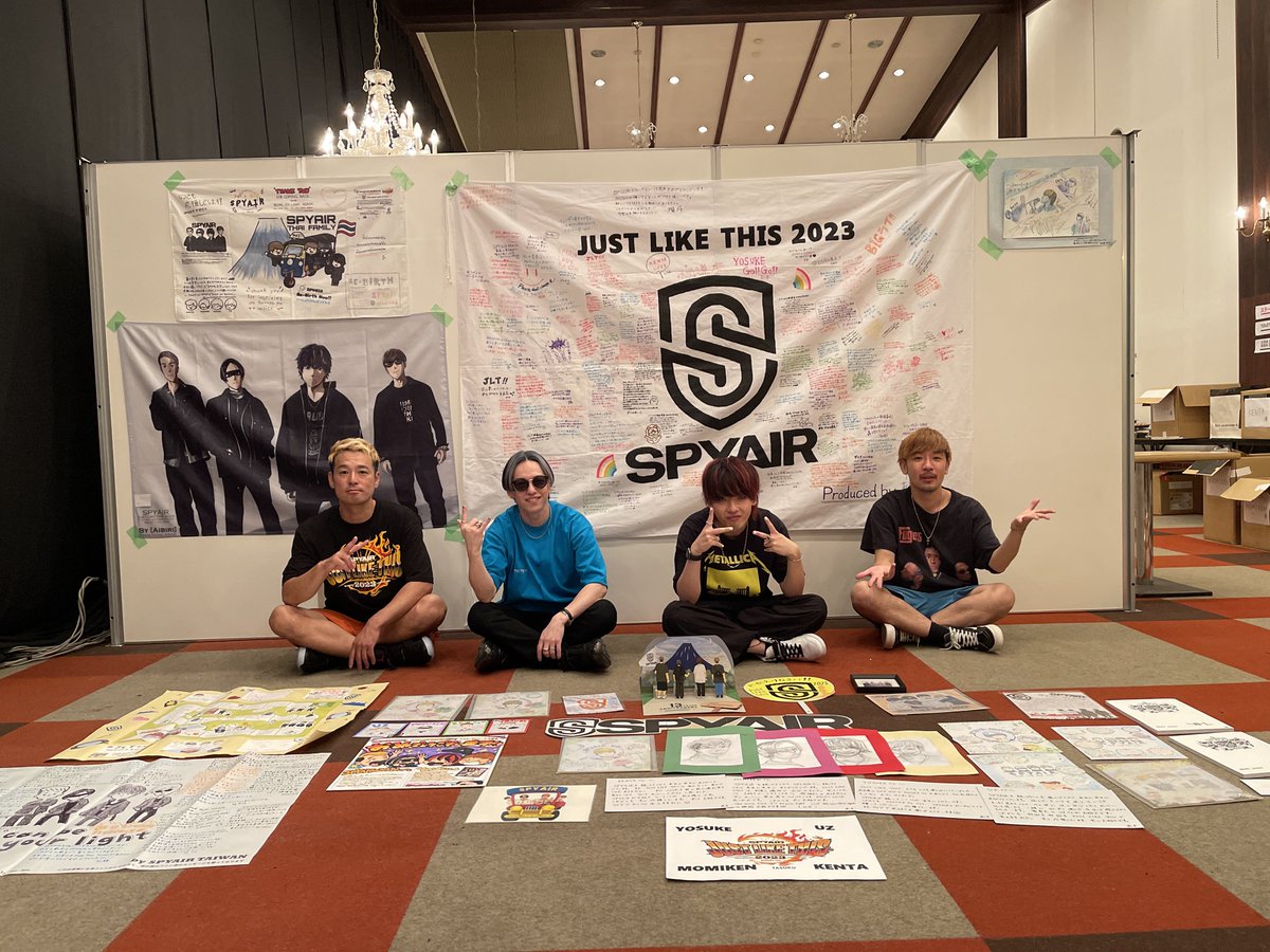 そしてそして！！

みんなからの熱いメッセージもちゃんと受け止めたよー！！

まぢで！！
まぢで皆んなどうかしてるよw

こんな未来も分からない中年バンドを120%推せるなんて

まったく

どうかしてるぜ！！

是非この先もぶっ飛んで愛してください！！