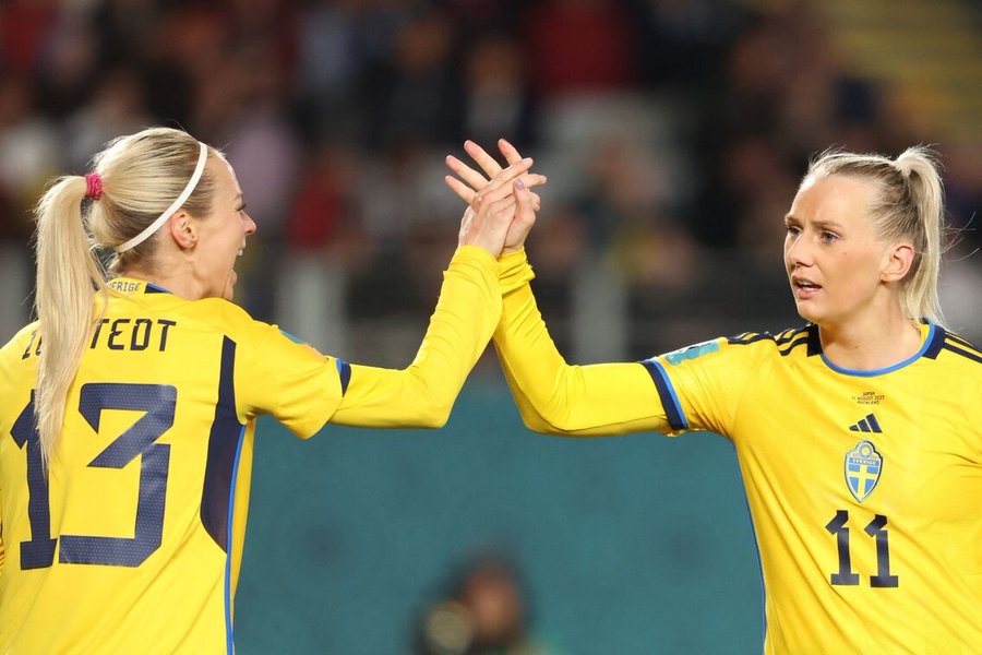Amanda Ilestedt and Stina Blackstenius playing for Sweden 