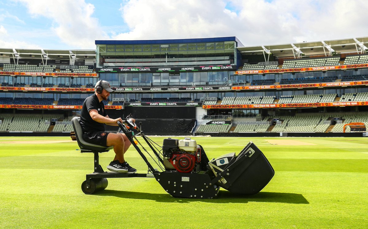 A few shots of the Regal mowers in action at Edgbaston this morning #allettmowers