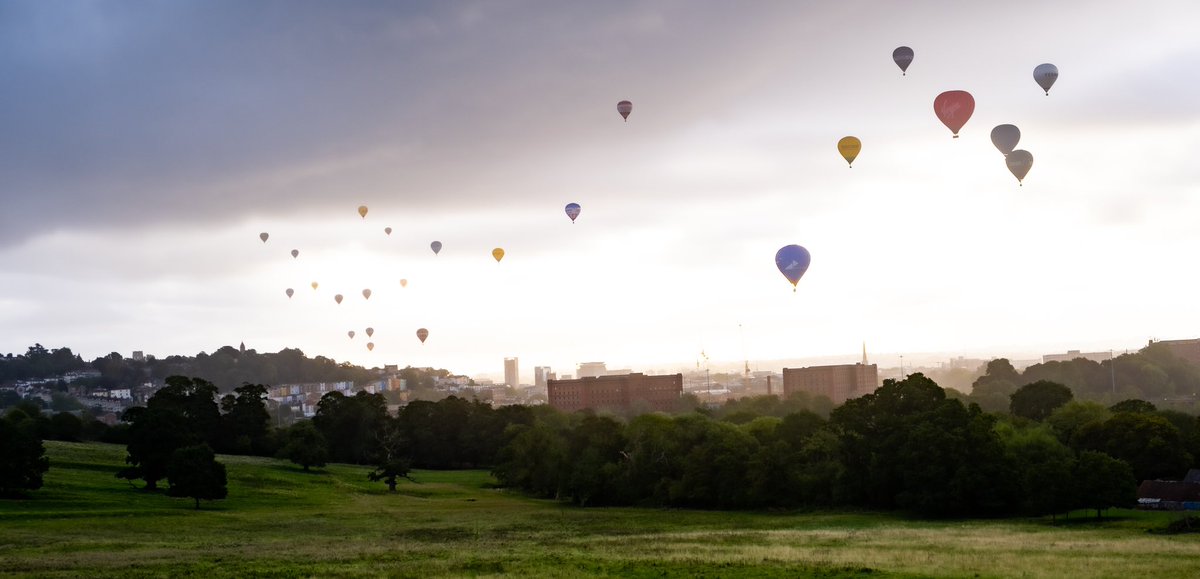 Jbasphotography's tweet photo. Beautiful morning at @bristolballoon 🎈 

#bristol #BristolBalloonFiesta #bbcwest #bbcnews https://t.co/R1ChJmtFCP