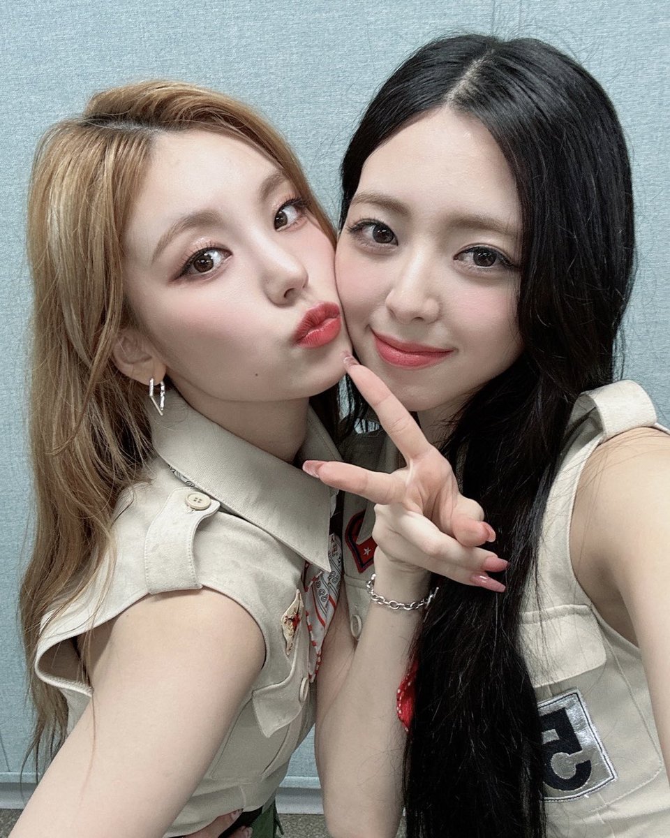 ITZY tweet media