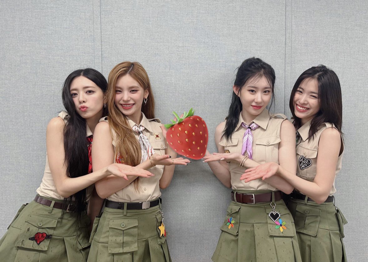 ITZY tweet media