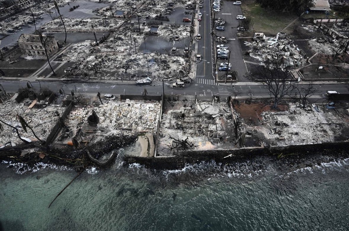 Le immagini che arrivano dalle #Hawaii sono impressionanti: devastazione e distruzione, ovunque. 

Gli incendi propagati da siccità e uragano sono l’ennesima dimostrazione della forza dei cambiamenti climatici, un tema che non possiamo lasciare al negazionismo.