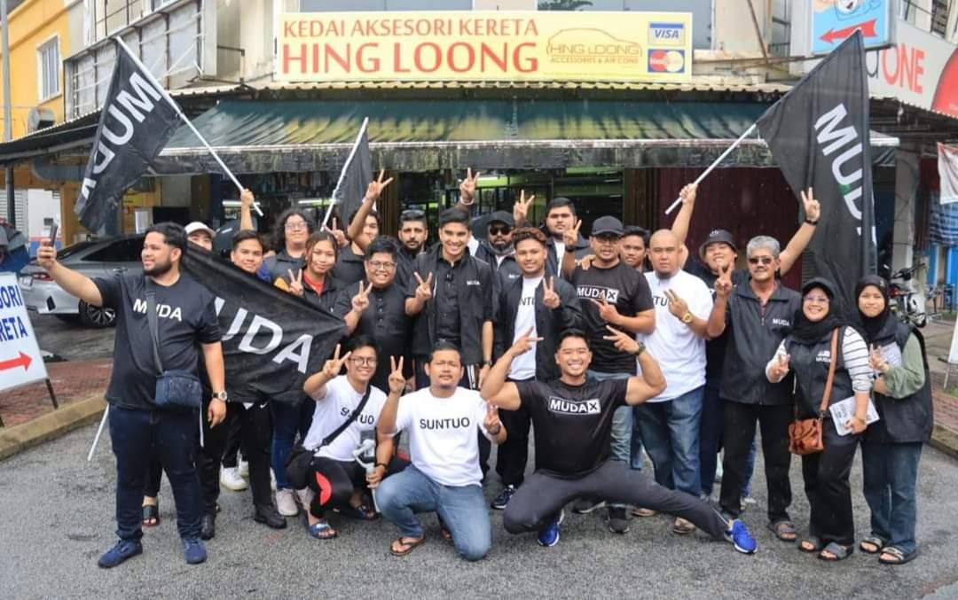mudahululangat's tweet photo. Flashmob & Hit N Run Calon MUDA N23 Dusun Tua Al Hafiz Ikhwan bersama Presiden Parti MUDA YB Syed Saddiq.
Kempen akhir dari MUDA Hulu Langat bagi menghadapi Pilihanraya Negeri Selangor.
#Calon02
#meMUDAkanDusunTua
#MelakarDusunTua
#AlHafizIkhwan https://t.co/zruP9JIF6M